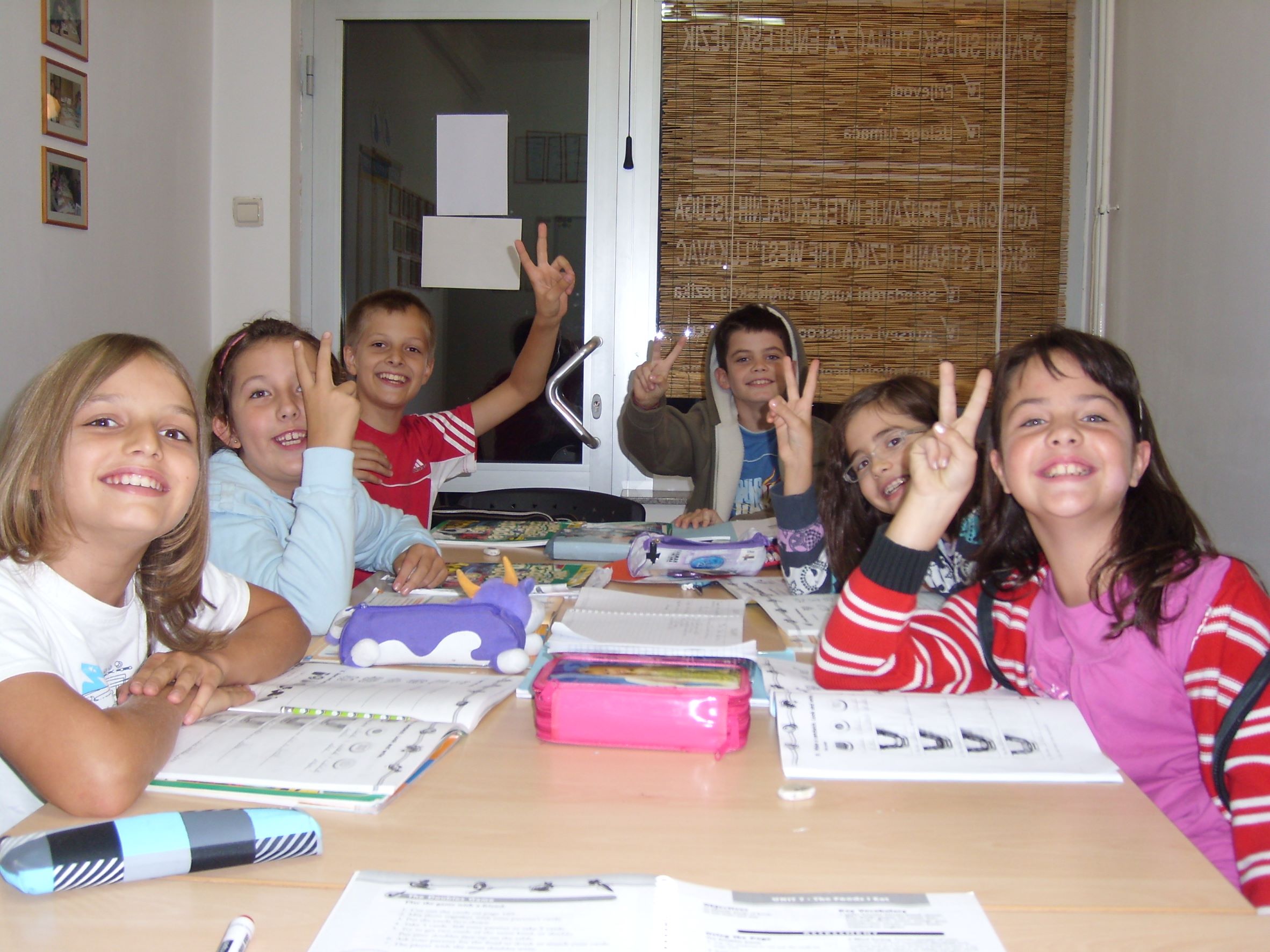 Slika polaznika kursa engleskog jezika - djeca